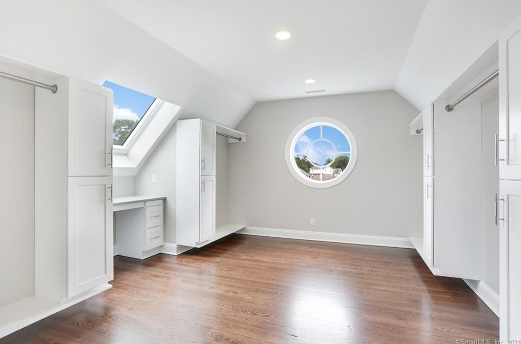 552 River Rd, Cos Cob CT  06807-1905 exterior