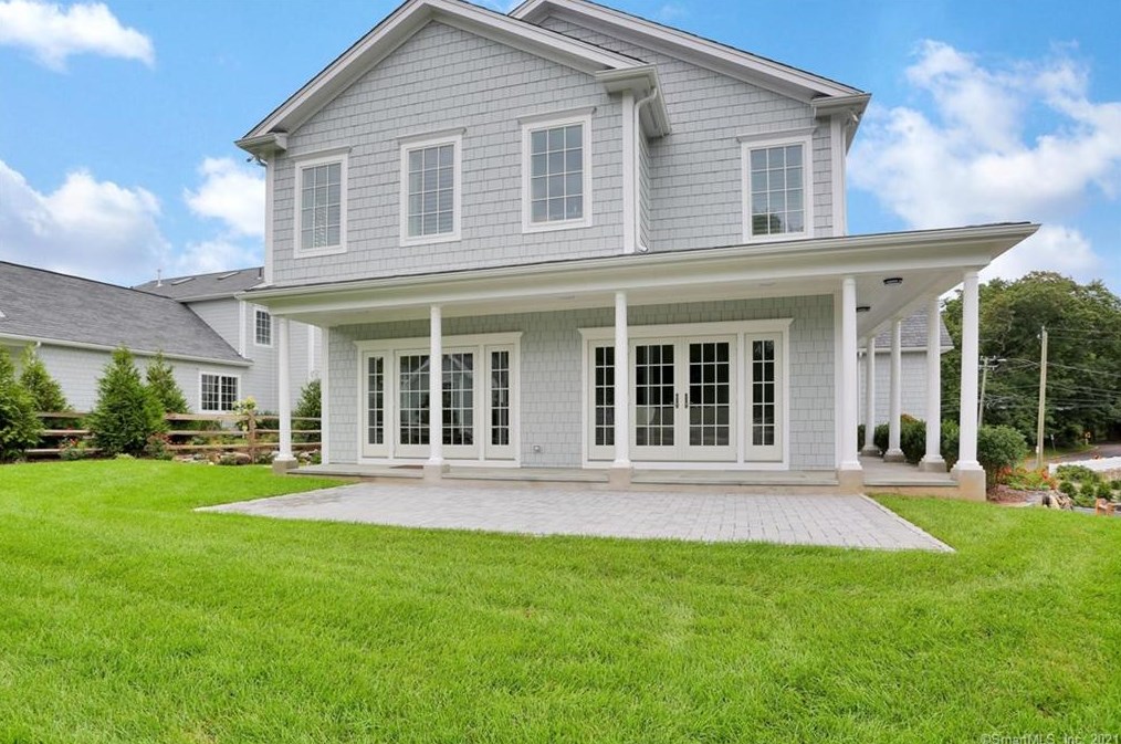 552 River Rd, Cos Cob CT  06807-1905 exterior