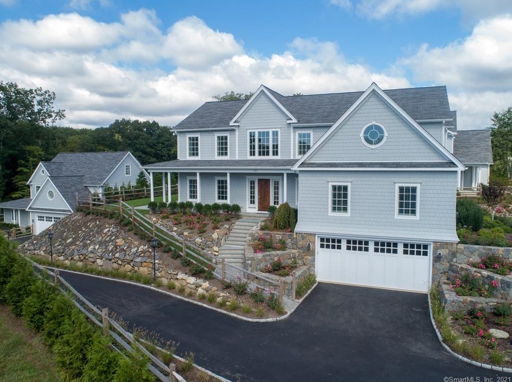 552 River Rd, Cos Cob CT  06807-1905 exterior