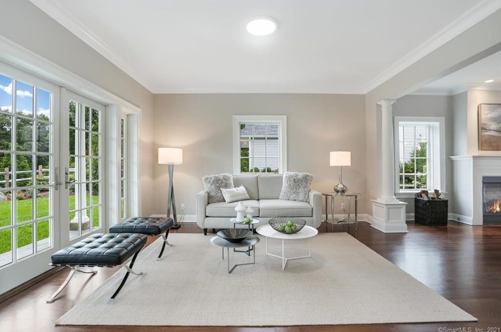 552 River Rd, Cos Cob CT  06807-1905 exterior