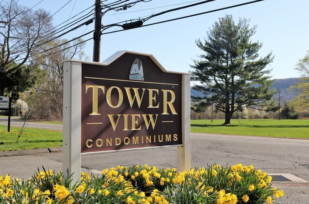 75 Hilltop Dr, Simsbury CT  06089-9668 exterior