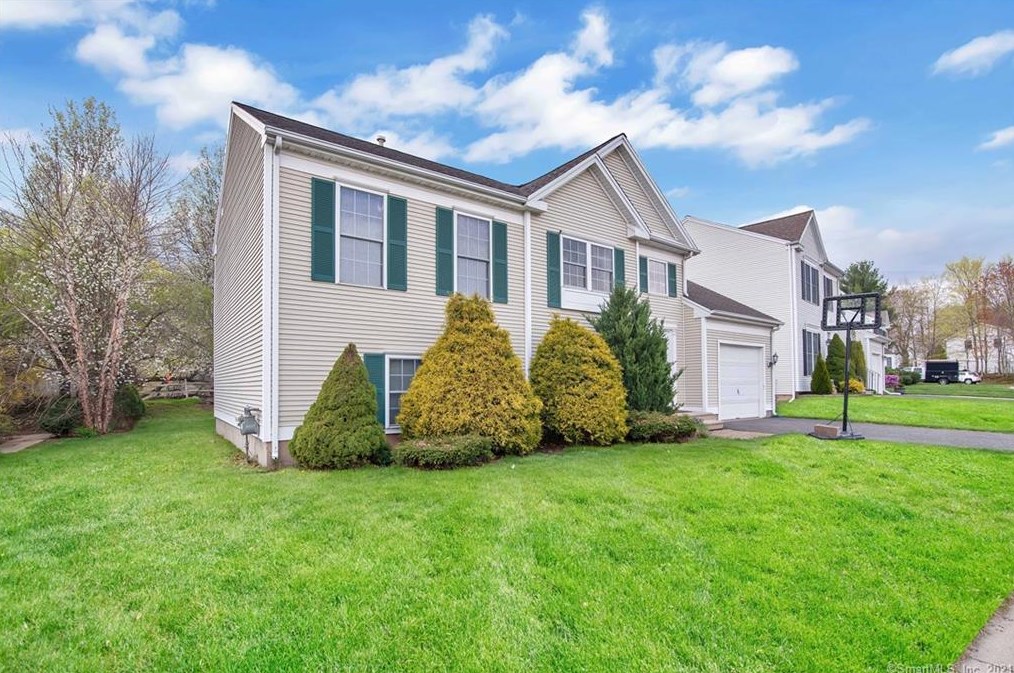 35 Mountain Laurel Way, Suffield CT  06078-1982 exterior