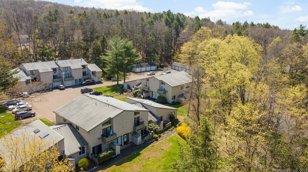 16 Wauwinet Ct, Guilford CT  06437-1101 exterior