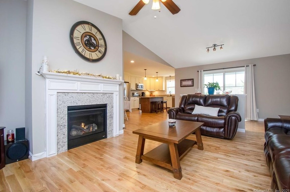 9 Field Cir #9, East Windsor, CT 06016