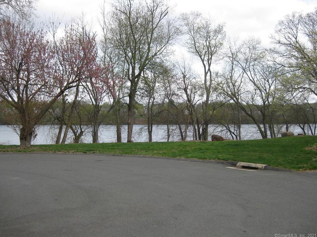 156 Grayling Ln, Suffield CT  06078-1952 exterior