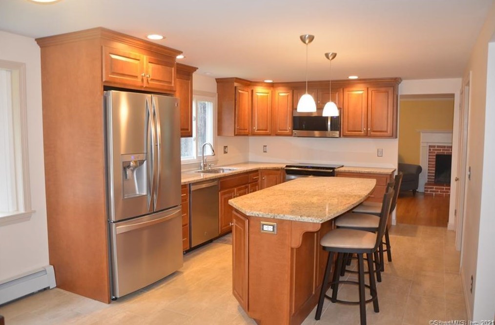 1 Saw Mill Rd, Simsbury CT  06092-2228 exterior