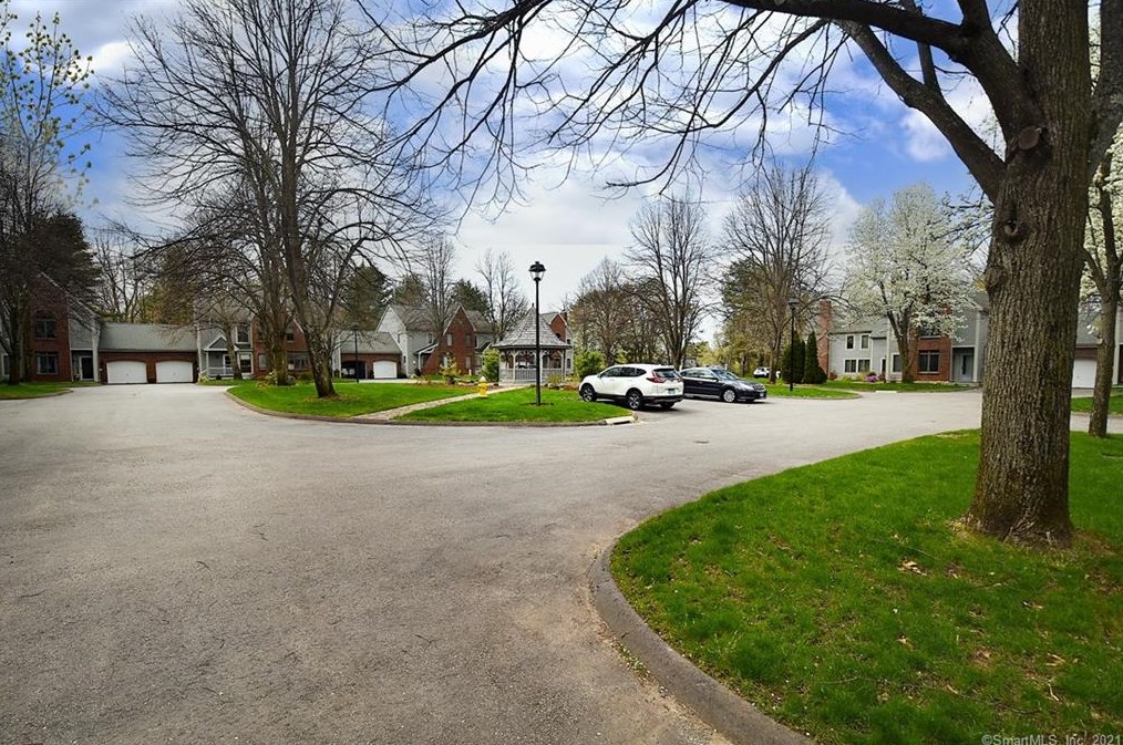 100 Dobson Rd, Vernon CT  06066-4721 exterior