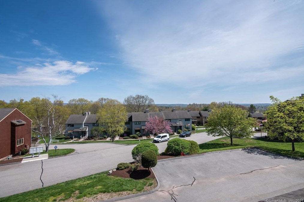 135 Skyview Dr, Cromwell CT  06416-1857 exterior