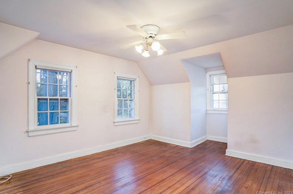 15 Rockland Rd, Fairfield CT  06825-1608 exterior