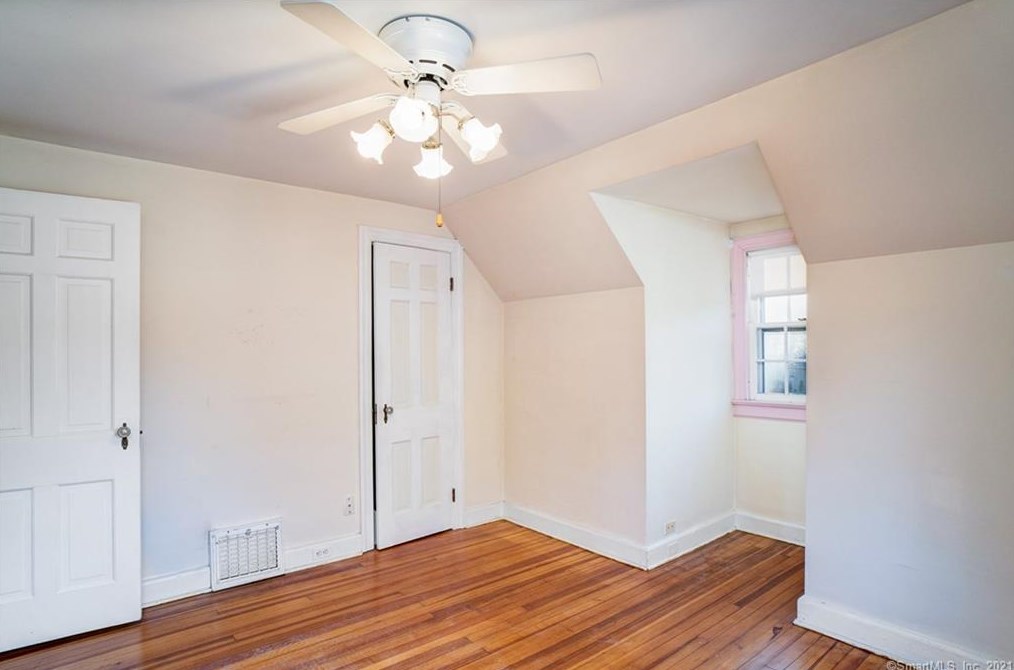 15 Rockland Rd, Fairfield CT  06825-1608 exterior