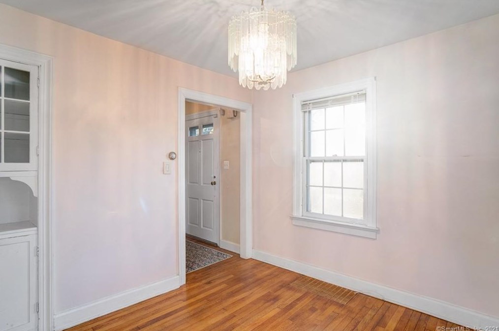 15 Rockland Rd, Fairfield CT  06825-1608 exterior