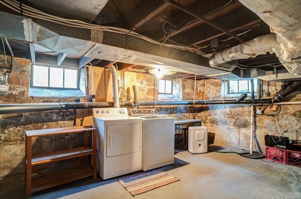 15 Rockland Rd, Fairfield CT  06825-1608 exterior