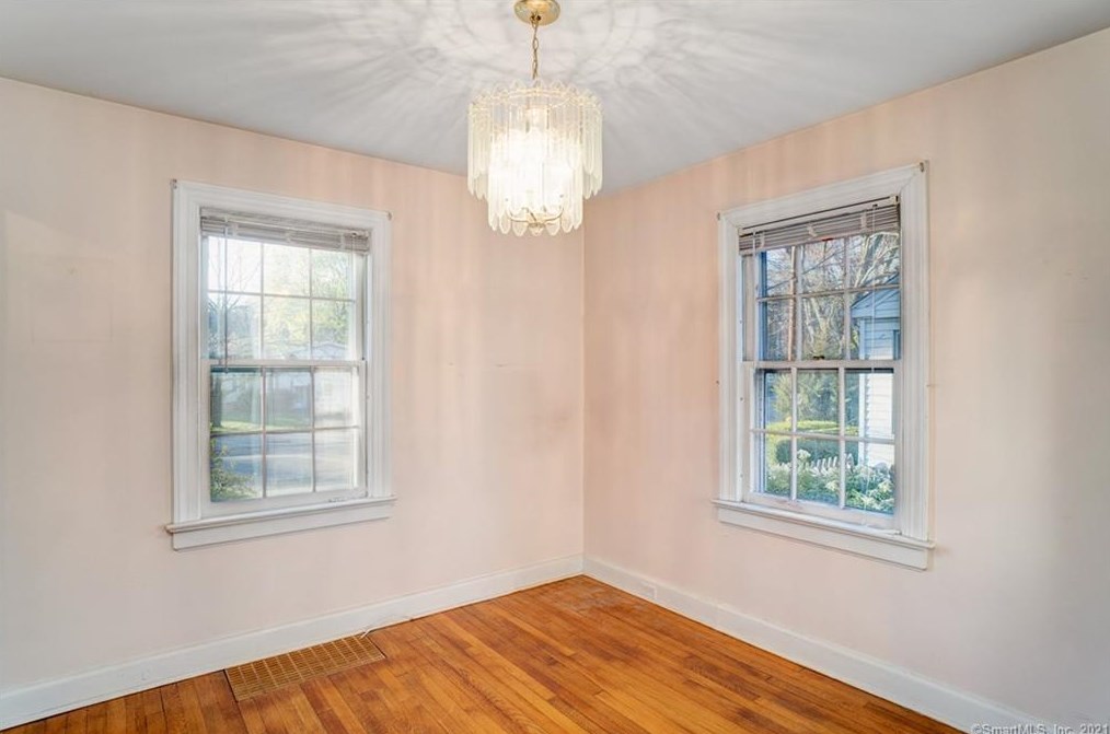 15 Rockland Rd, Fairfield CT  06825-1608 exterior