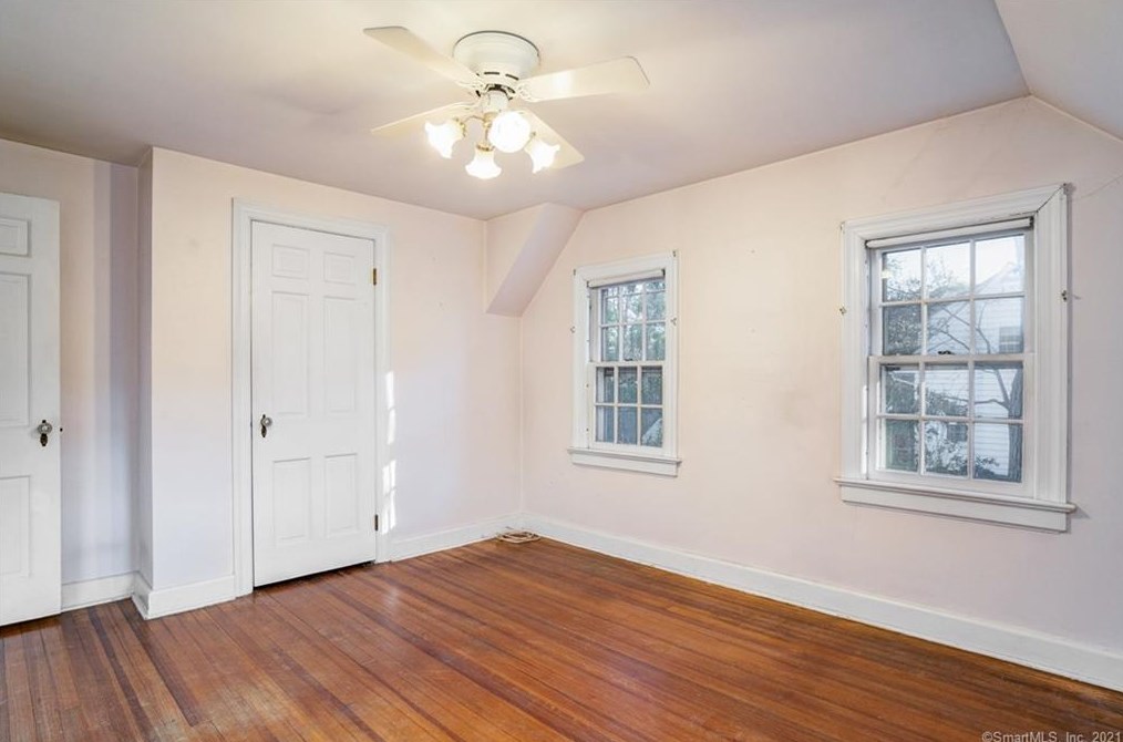 15 Rockland Rd, Fairfield CT  06825-1608 exterior