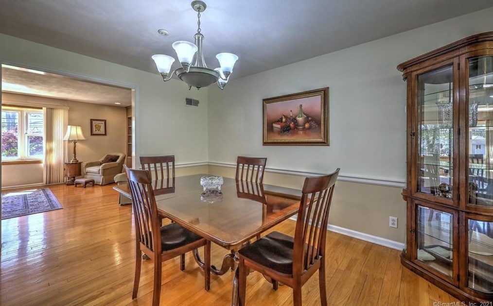 454 Ridge Rd, Orange CT  06477-2828 exterior