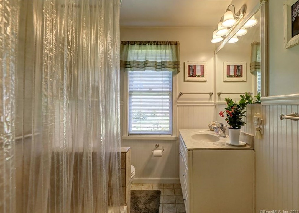 454 Ridge Rd, Orange CT  06477-2828 exterior