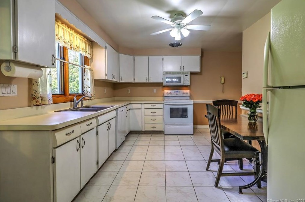 454 Ridge Rd, Orange CT  06477-2828 exterior