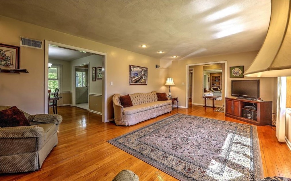 454 Ridge Rd, Orange CT  06477-2828 exterior