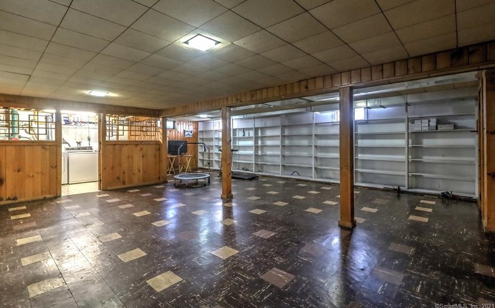 454 Ridge Rd, Orange CT  06477-2828 exterior