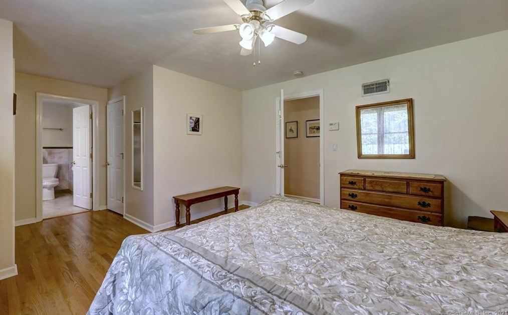 454 Ridge Rd, Orange CT  06477-2828 exterior