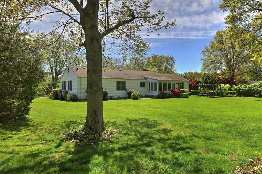 454 Ridge Rd, Orange CT  06477-2828 exterior