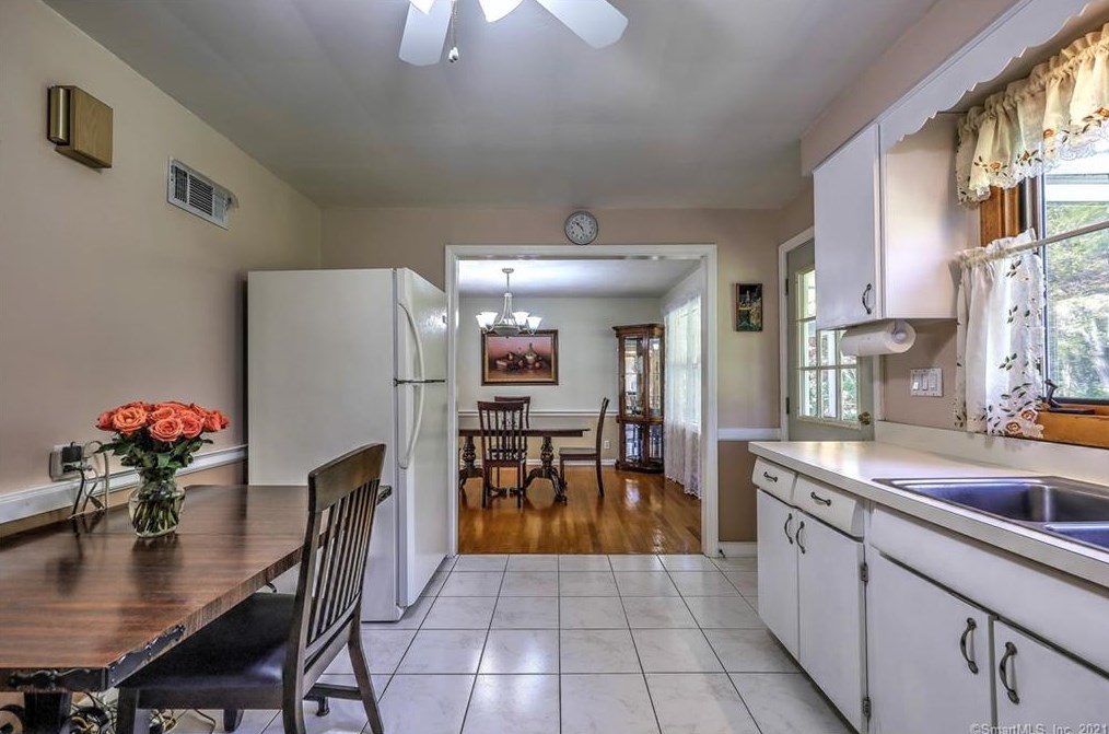 454 Ridge Rd, Orange CT  06477-2828 exterior