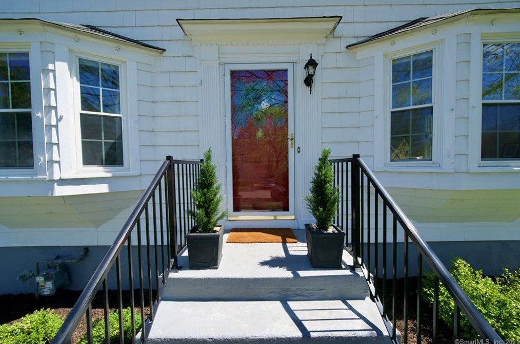 12 Van Rose Dr, North Haven, CT 06473