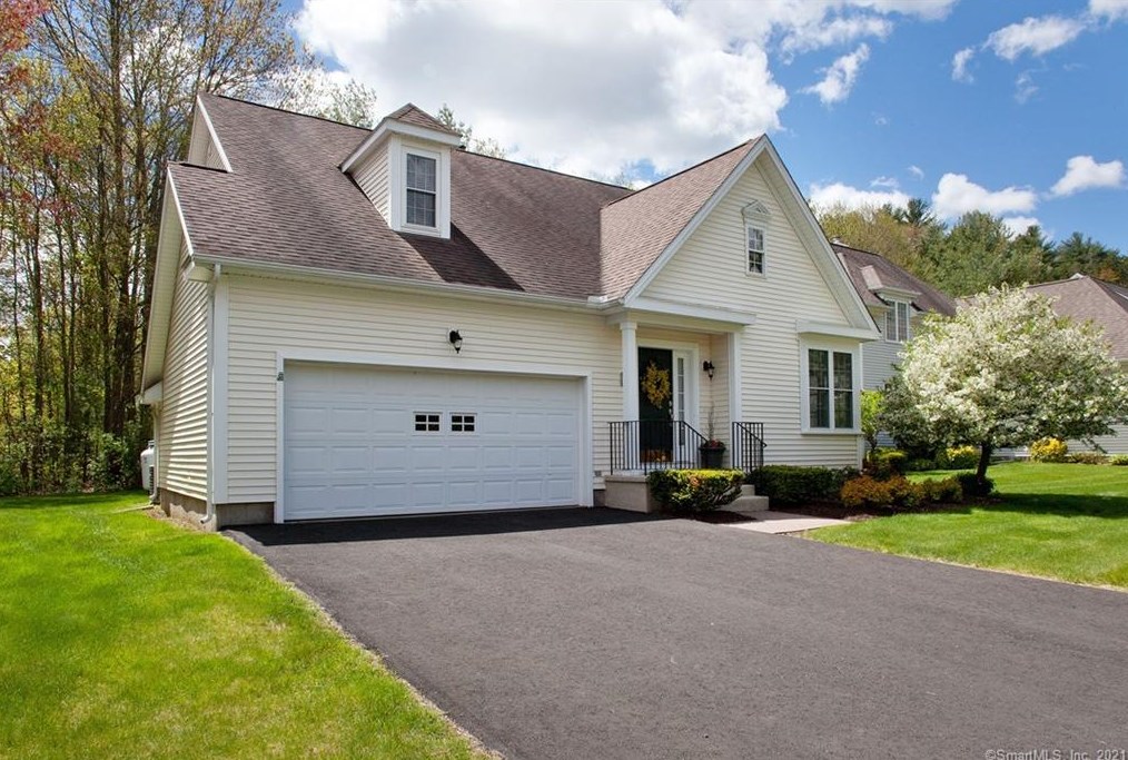 5 Brettonwood Dr, Simsbury CT  06070-1492 exterior