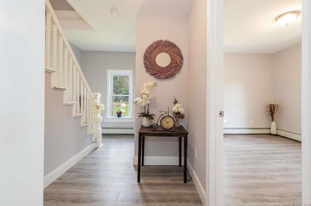 201 Elm Hill Rd, Vernon CT  06066-5213 exterior