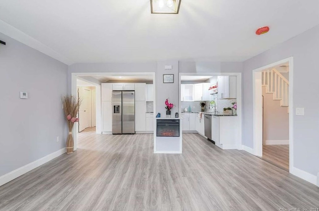 201 Elm Hill Rd, Vernon CT  06066-5213 exterior
