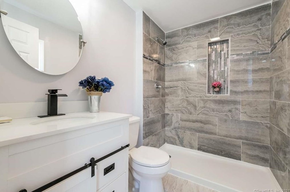 201 Elm Hill Rd, Vernon CT  06066-5213 exterior