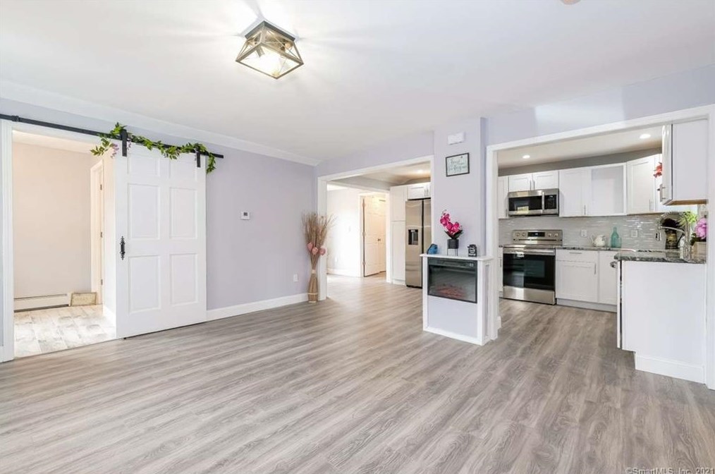 201 Elm Hill Rd, Vernon CT  06066-5213 exterior