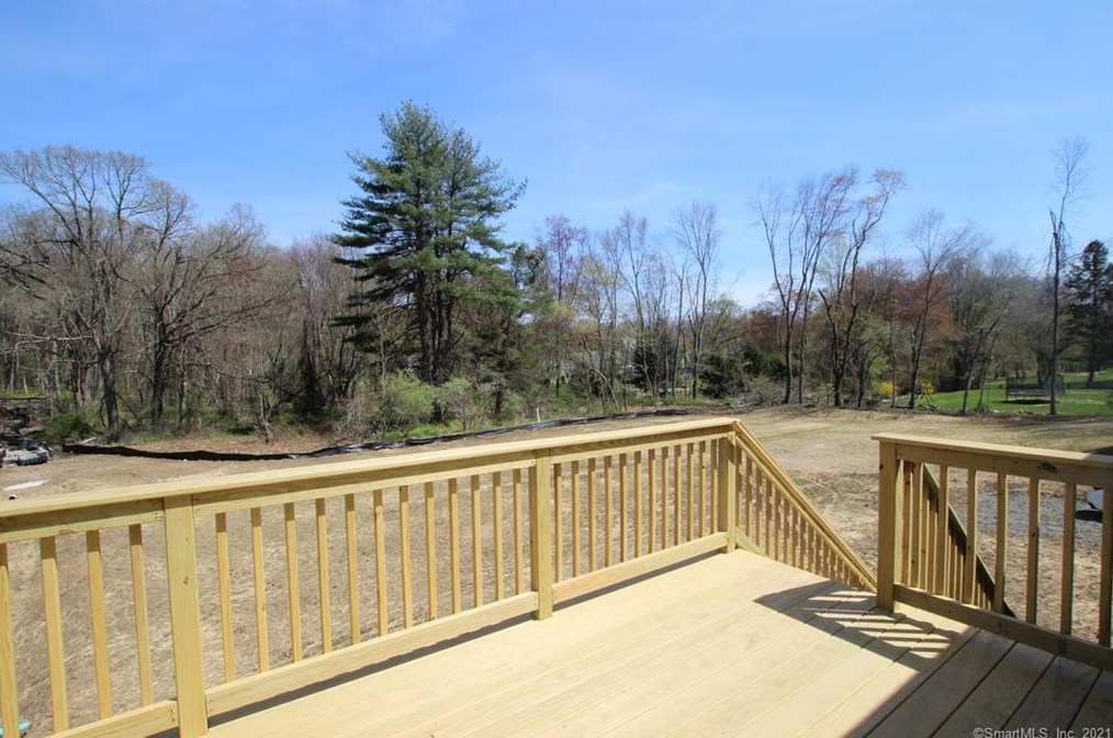 4 Saw Mill Rd, Danbury CT  06810-5141 exterior