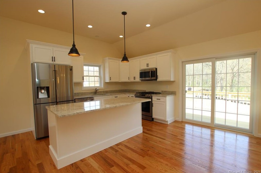 4 Saw Mill Rd, Danbury CT  06810-5141 exterior