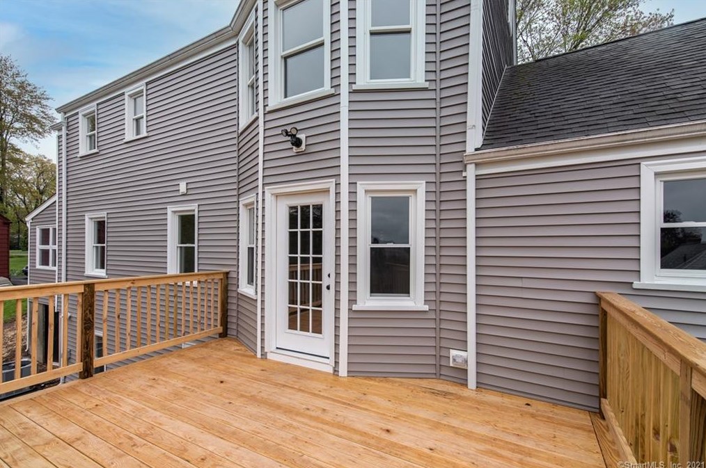 932 Ridge Rd, Hartford CT  06109-2855 exterior