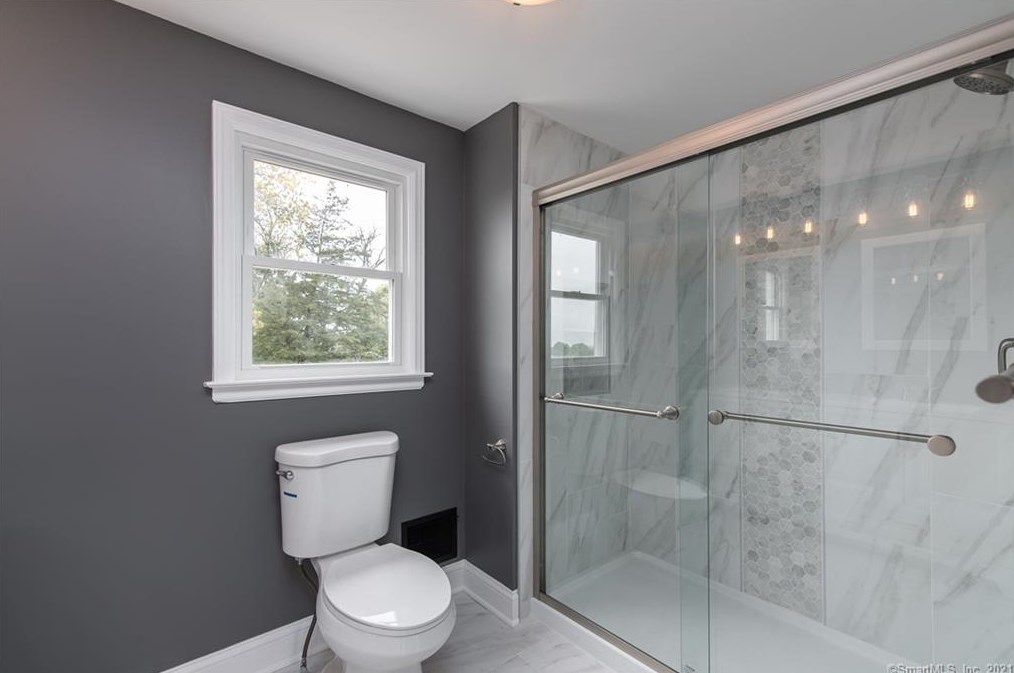 932 Ridge Rd, Hartford CT  06109-2855 exterior