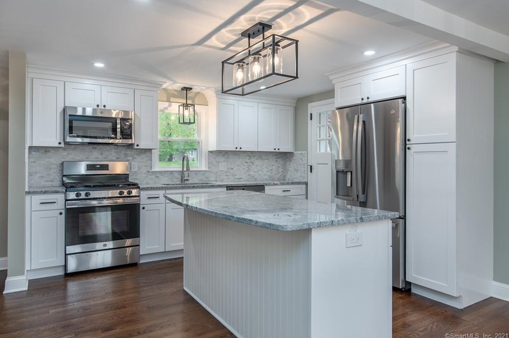 932 Ridge Rd, Hartford CT  06109-2855 exterior