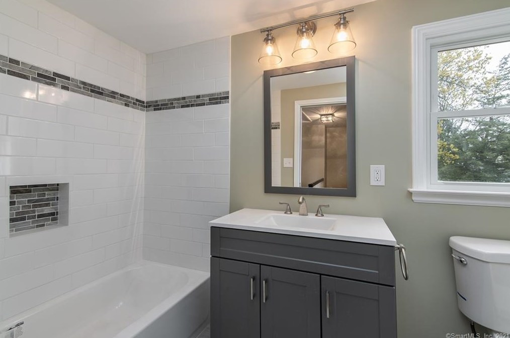 932 Ridge Rd, Hartford CT  06109-2855 exterior