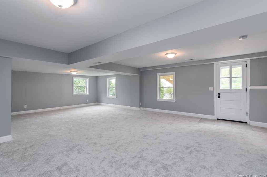 932 Ridge Rd, Hartford CT  06109-2855 exterior
