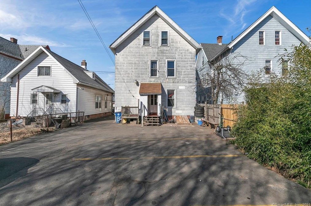 137 Blatchley Ave, New Haven CT 06513-3508 exterior