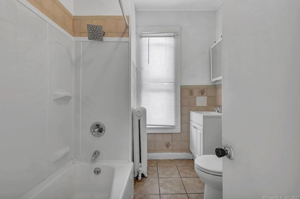 137 Blatchley Ave, New Haven CT 06513-3508 exterior