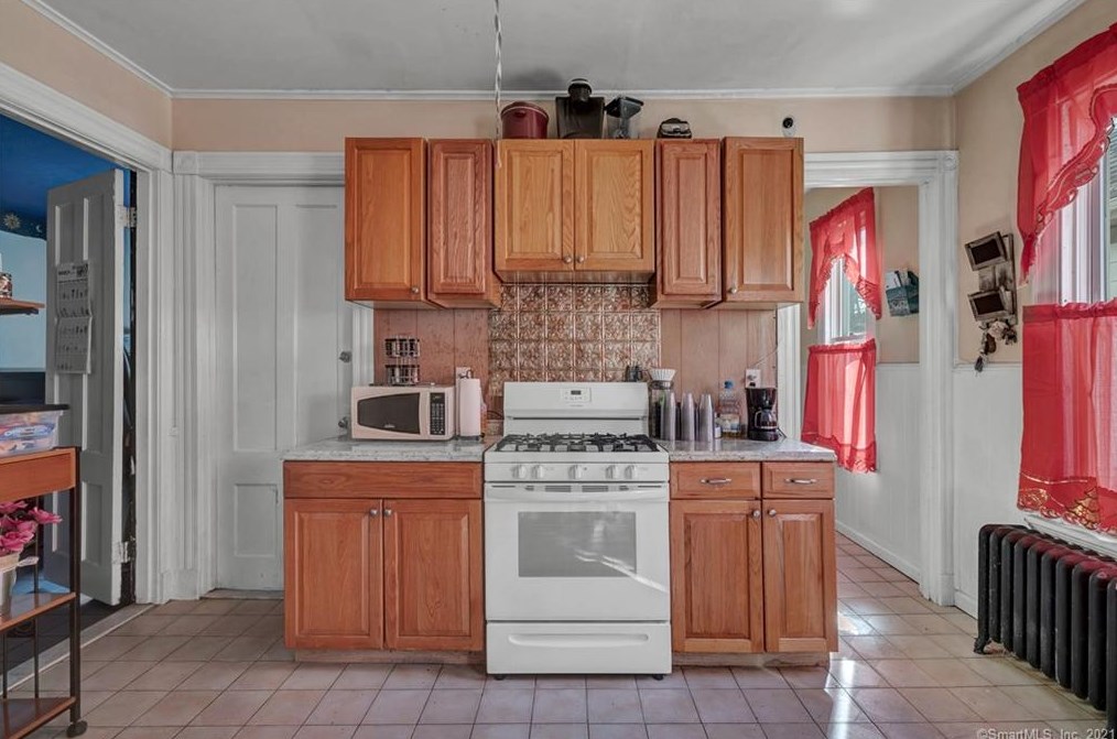 137 Blatchley Ave, New Haven CT 06513-3508 exterior