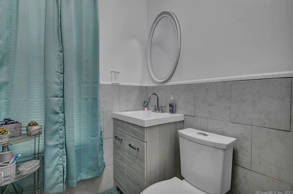 137 Blatchley Ave, New Haven CT 06513-3508 exterior