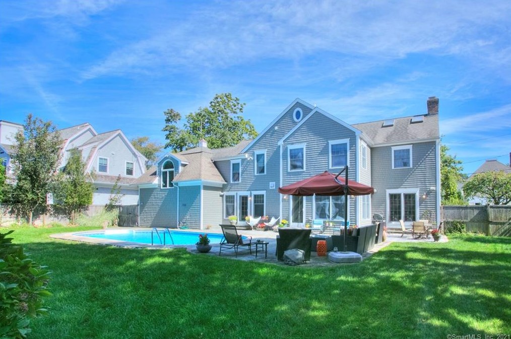 2 Murvon Ct, Westport CT  06880-6827 exterior