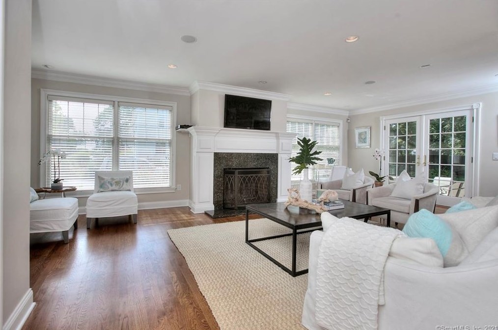 2 Murvon Ct, Westport CT  06880-6827 exterior
