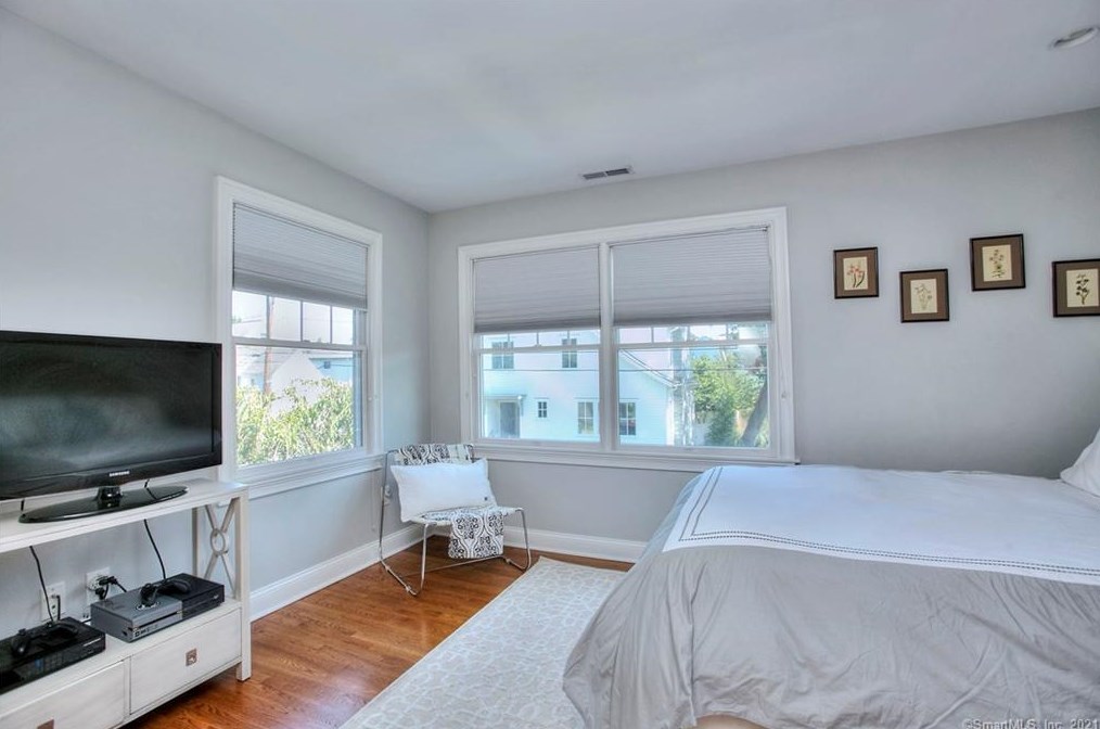2 Murvon Ct, Westport CT  06880-6827 exterior