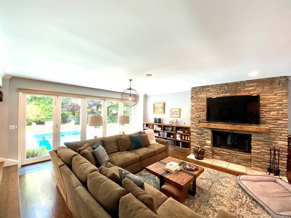 300 Newtown Tpke, Weston CT  06883-1321 exterior