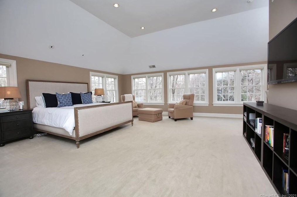 300 Newtown Tpke, Weston CT  06883-1321 exterior