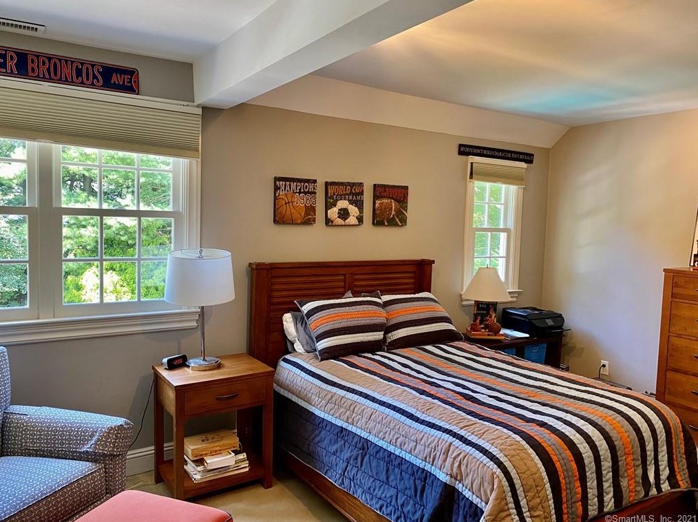 300 Newtown Tpke, Weston CT  06883-1321 exterior