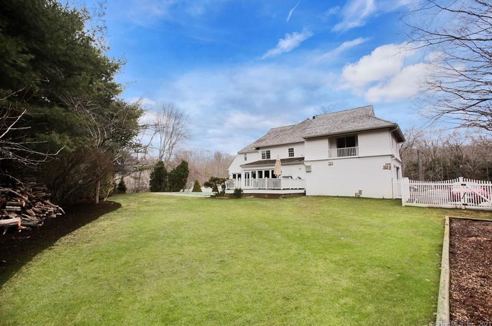 300 Newtown Tpke, Weston CT  06883-1321 exterior